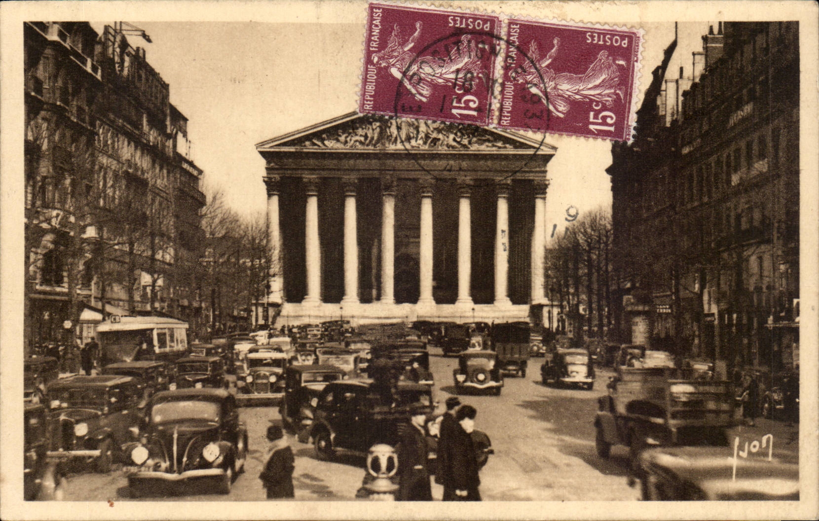 Paris CPA Eglise de la MAdeleine et rue royale