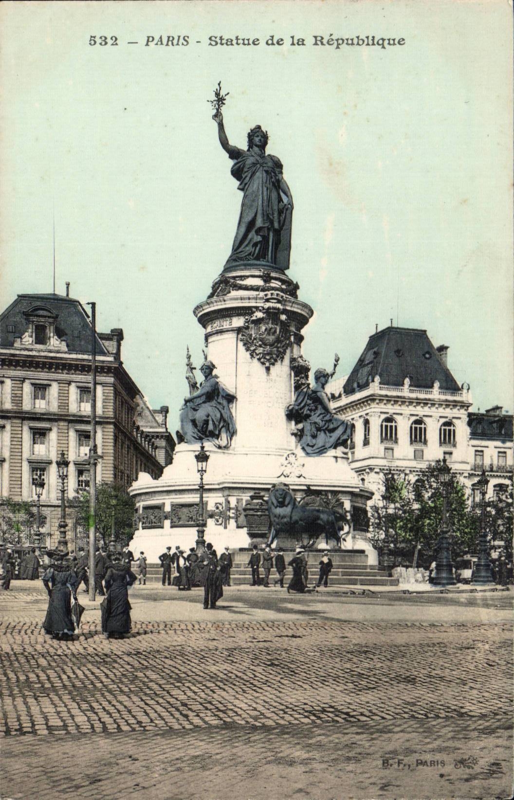 Paris CPA Statue of the Republic