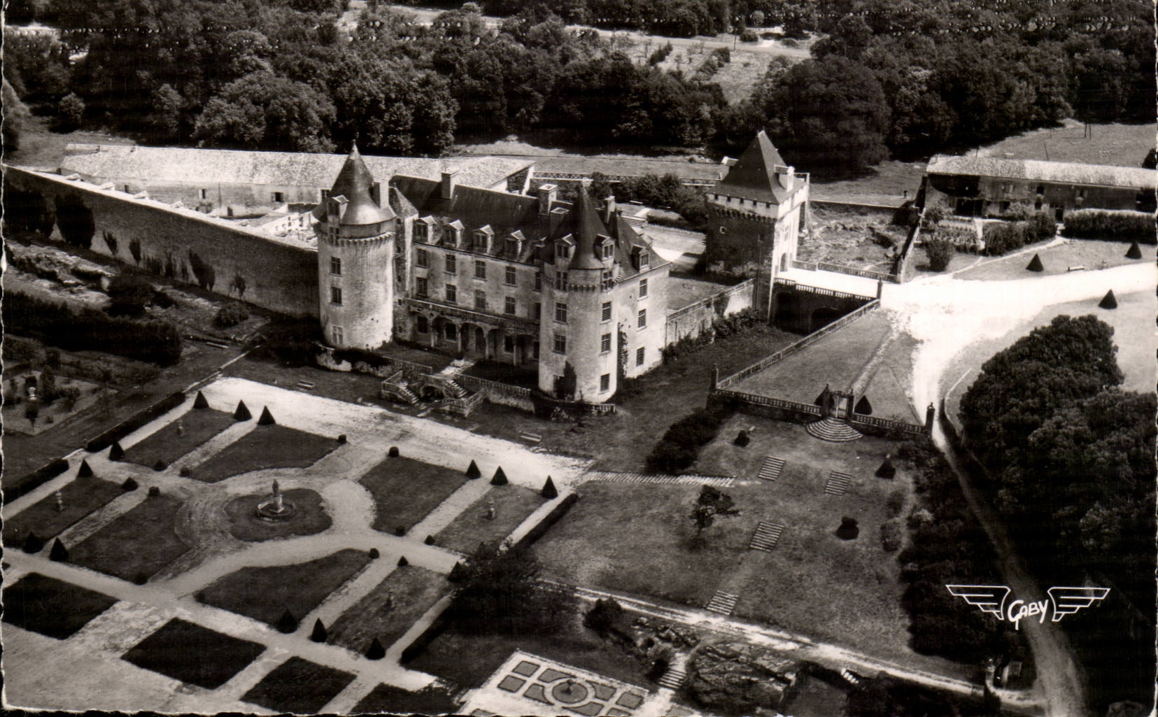 Surroundings of Saintes CPA the castle
