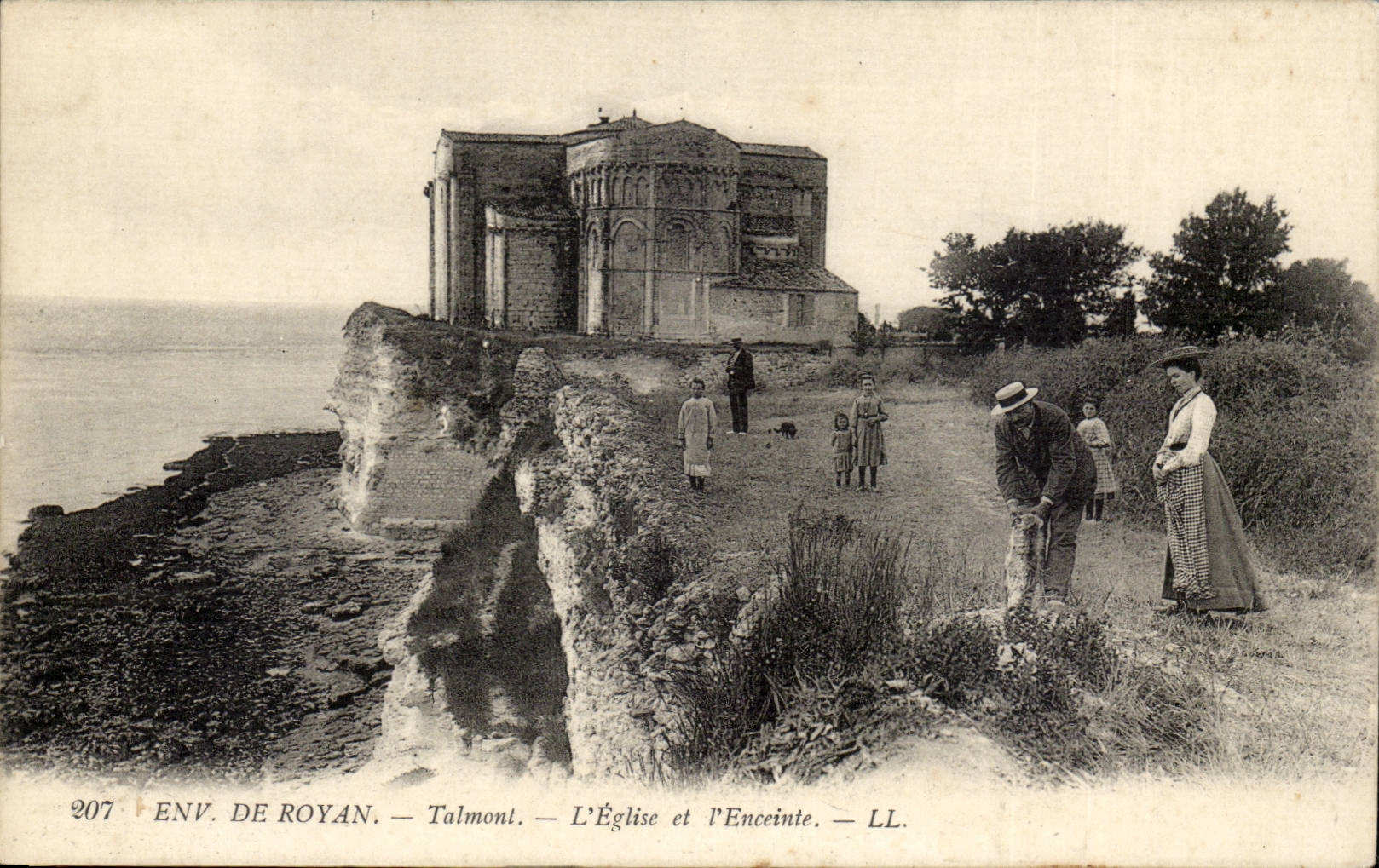 Surroundings of Royan CPA Talmont the church and the enclosure