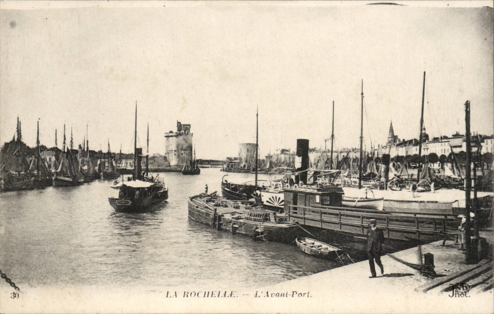 La Rochelle cPA vor Hafen (Boote)