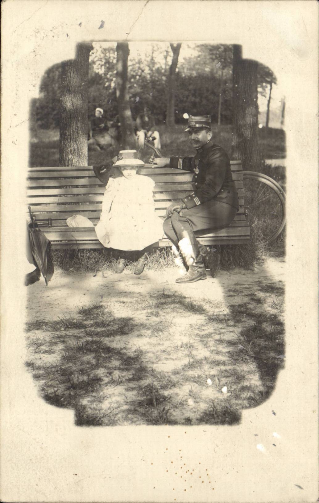 La Rochelle-wirkliches Fotomilitar und -kind