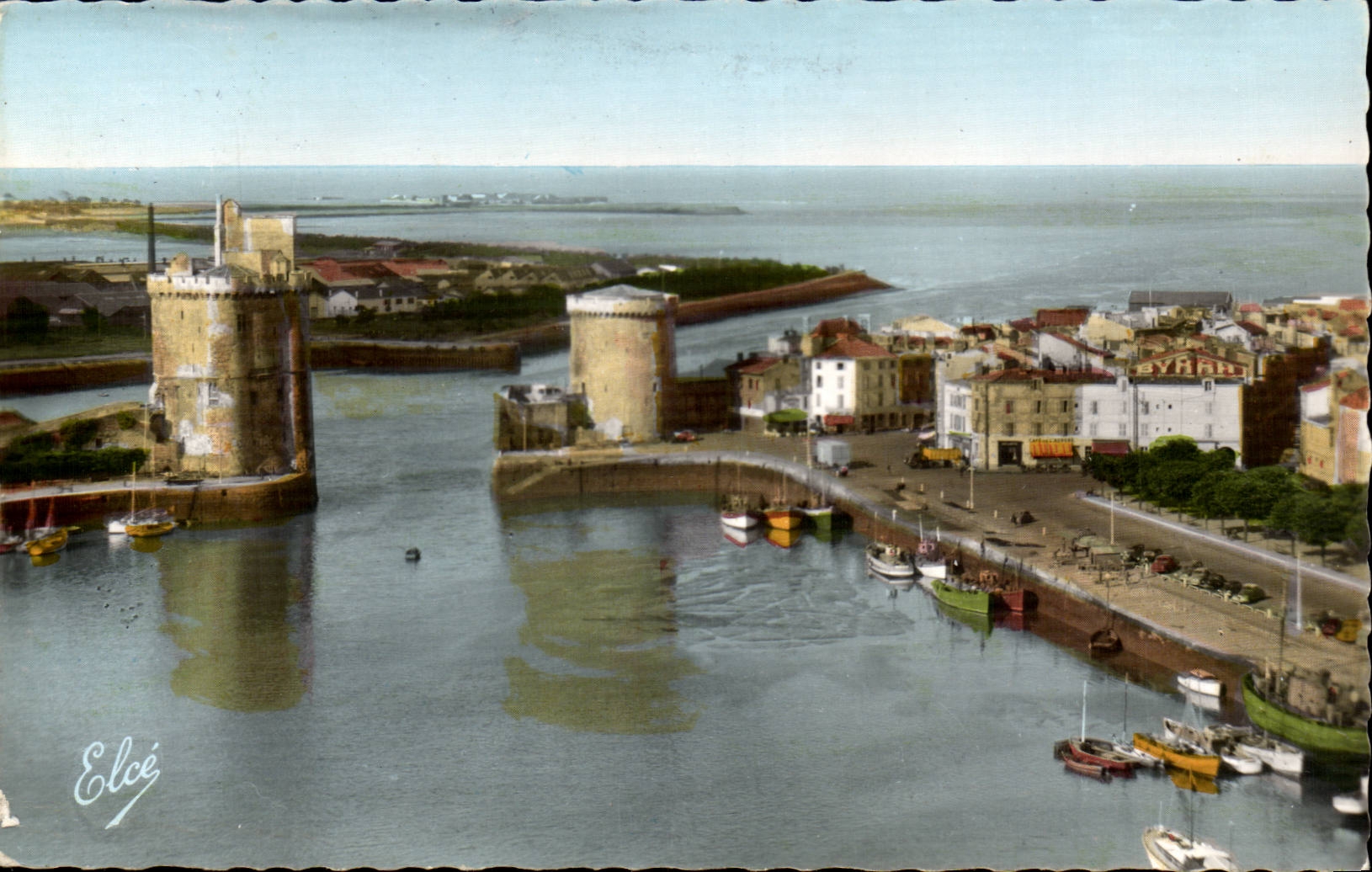 La Rochelle CPA der Hafen an den unteren zwei Tours
