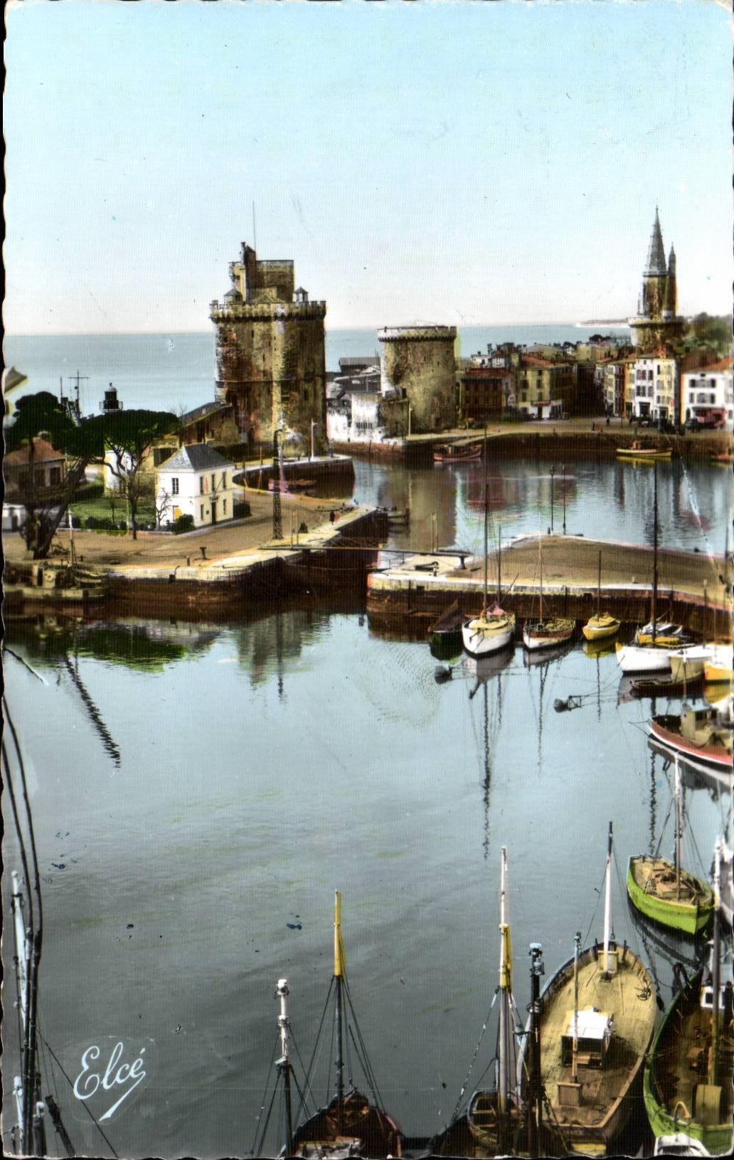 La Rochelle CPA Tours gesehen vom Bassin und von den drei