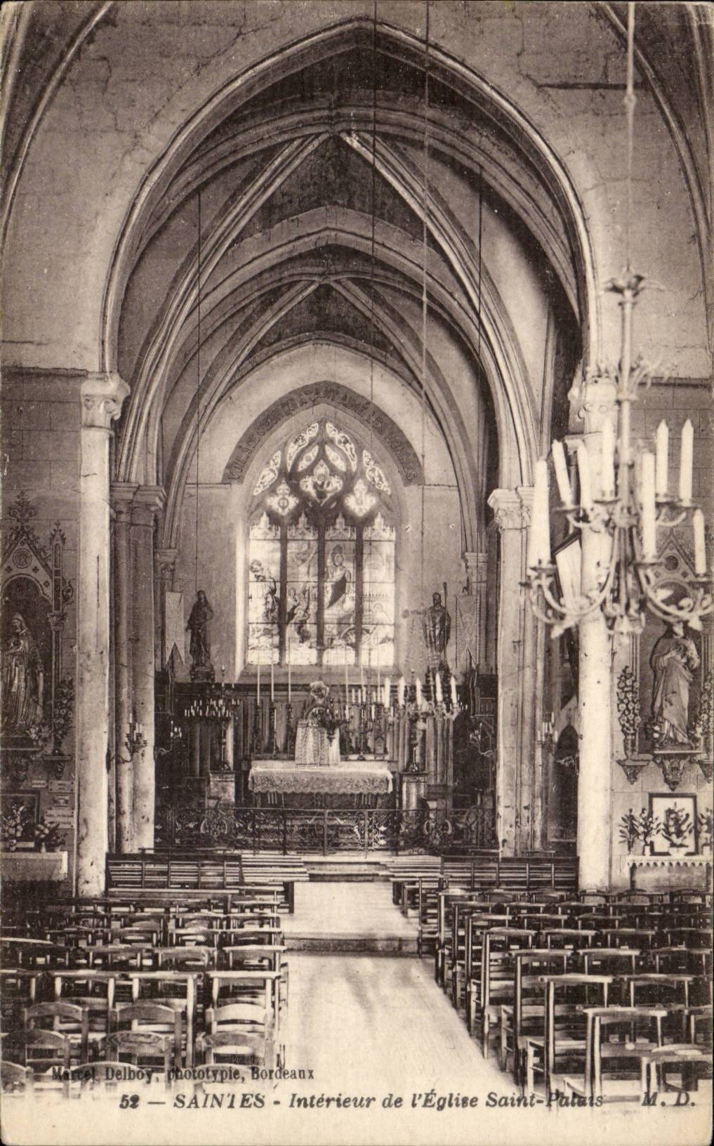 Saintes Interior CPA of the church Saint Palate