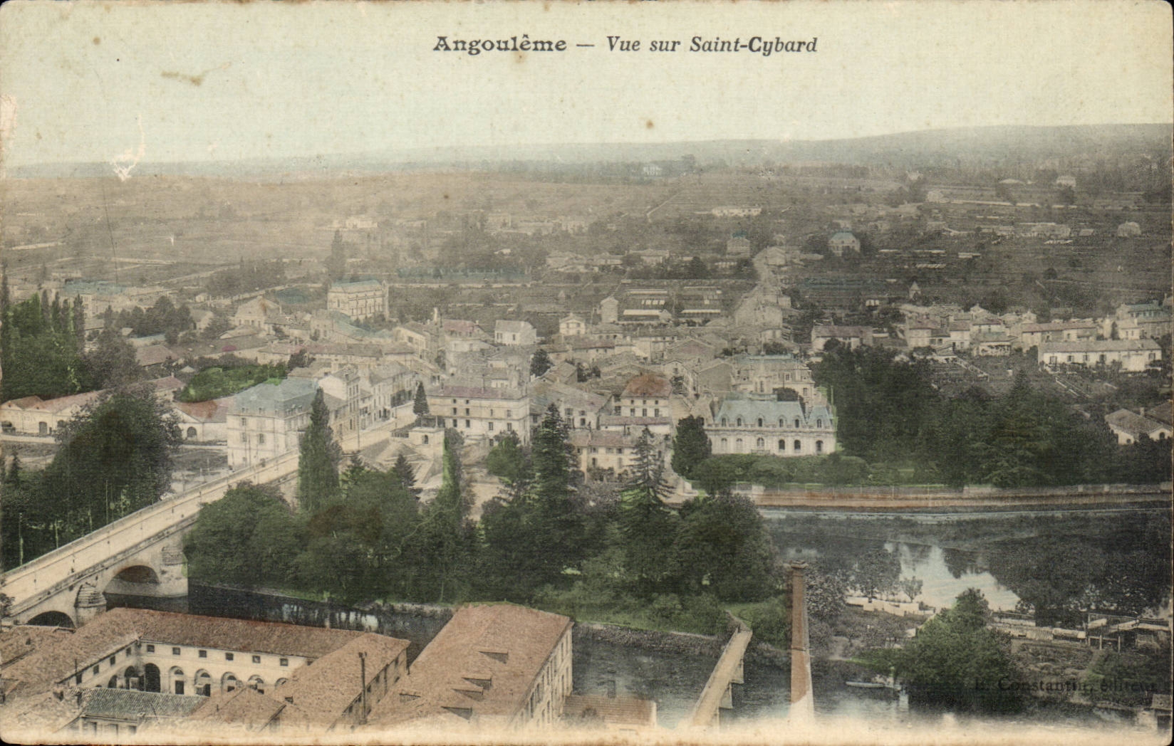Angouleme CPA Vue sur Saint Cybard