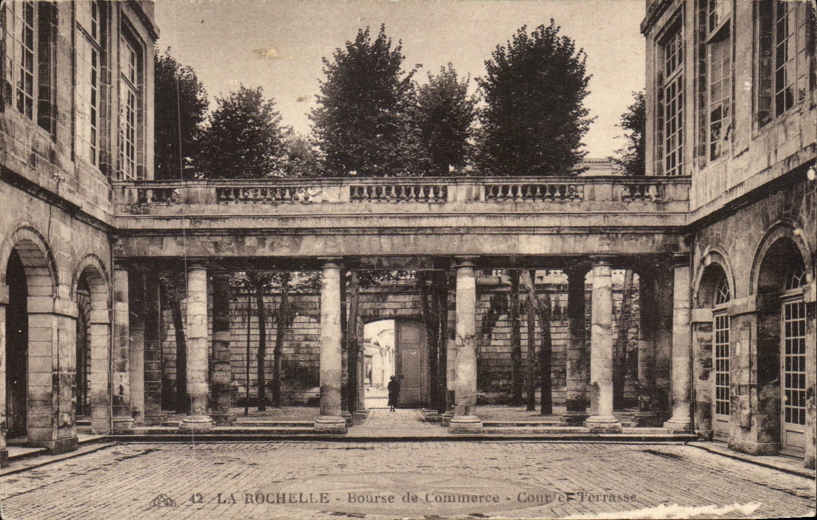 Warenborsengericht und -terrasse Rochelle-CPA