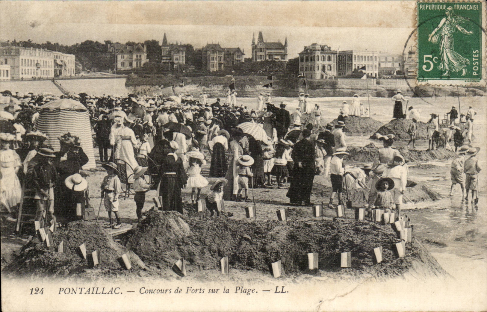 Pontaillac CPA Contest of forts on the beach (children)