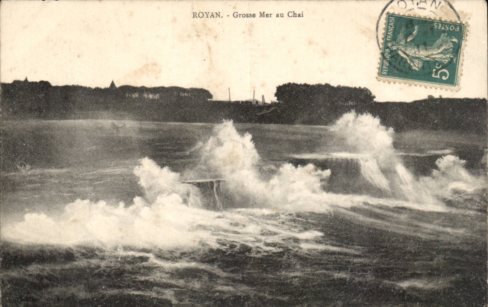 Royan CPA schweres Meer mit dem Weinlagerhaus