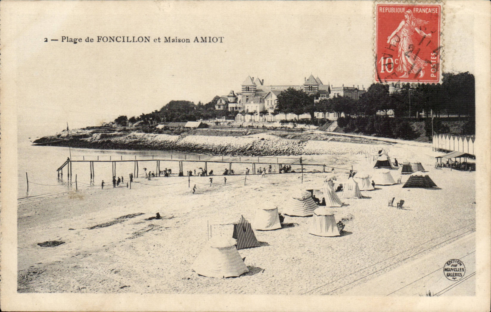 Beach of Foncillon and Maison Amiot - CPA