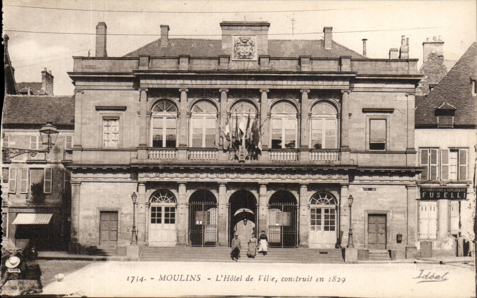 Moulins CPA the town hall builds in 1829