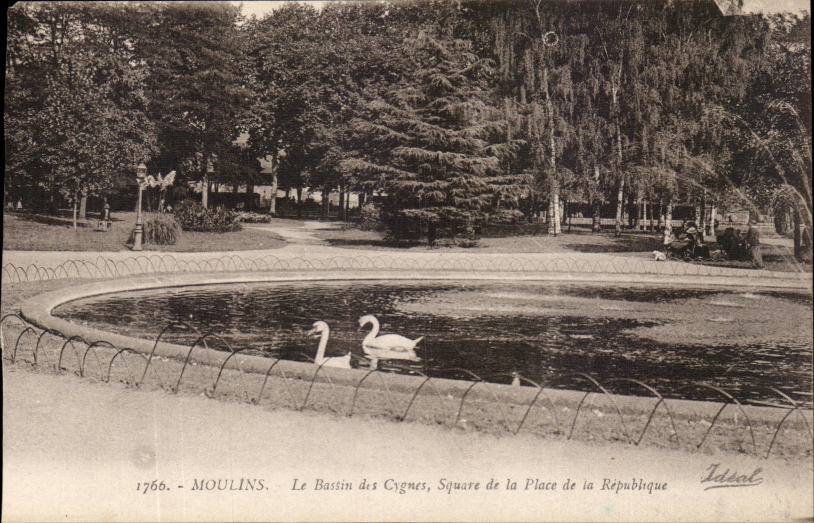Moulins CPA the basin of the swans public garden of the place of the republic (swan swan)