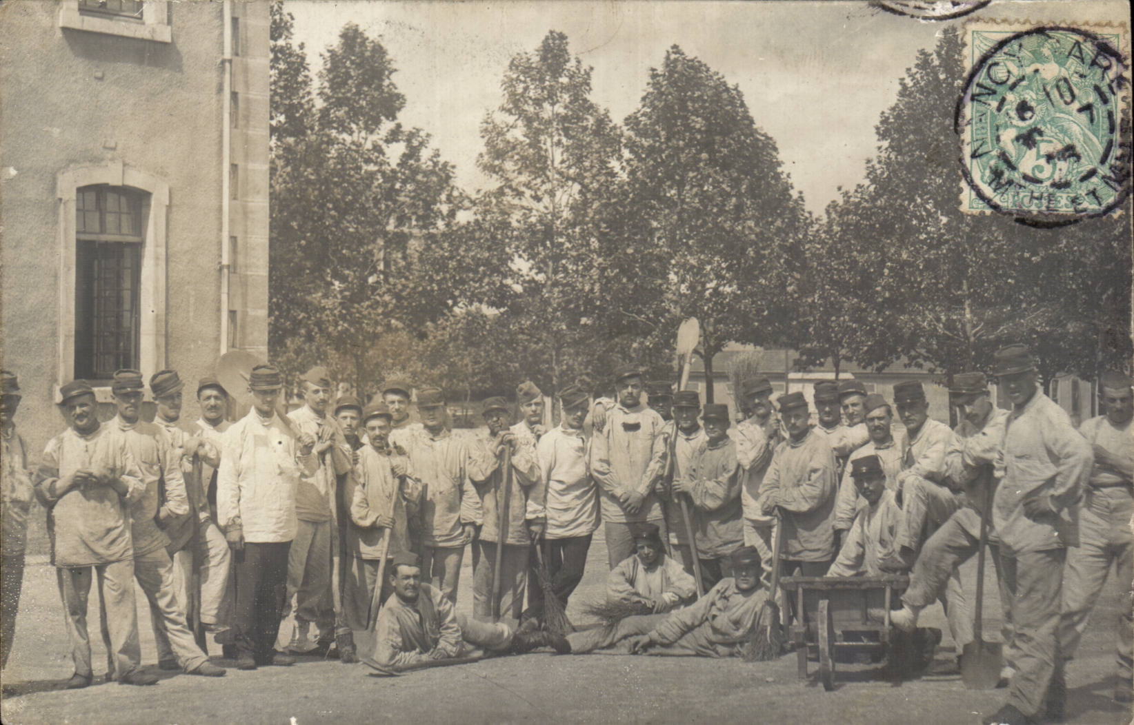 CPA Real photo Militaria Regiment has Nancy