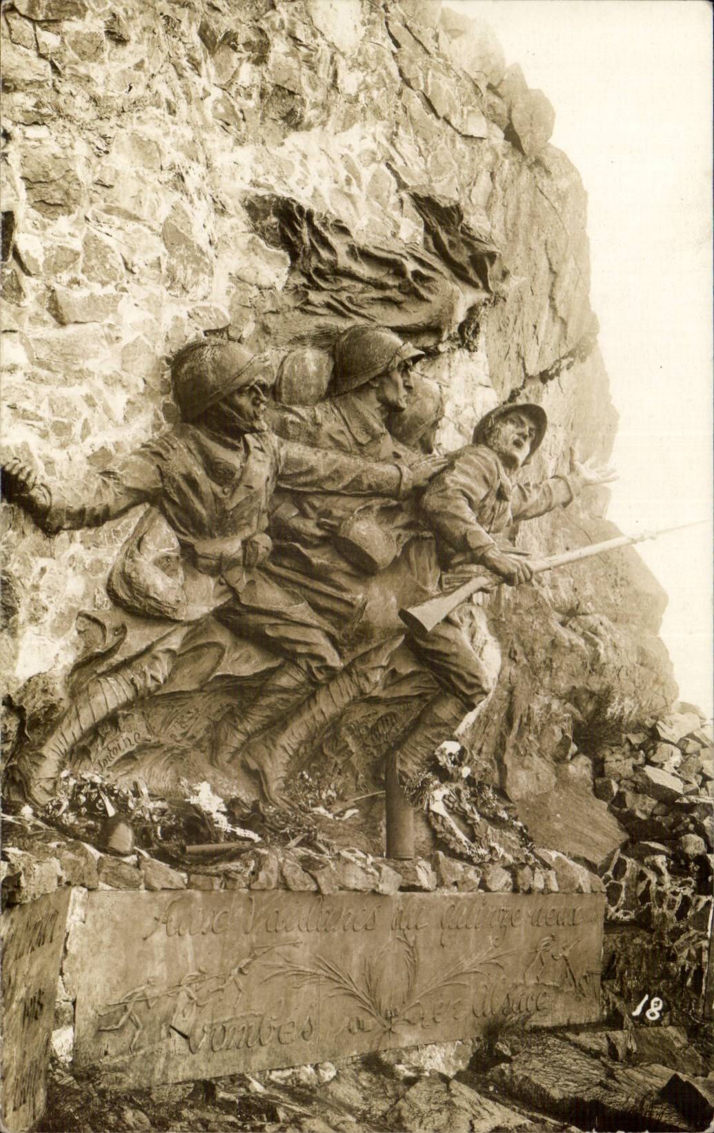 CPA patriotic Militaria Real photo Monument