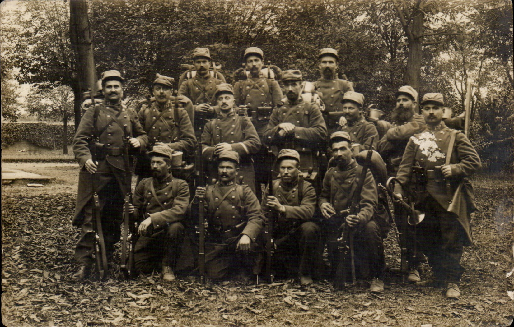 CPA Militaria Real photo Regiment Soldiers