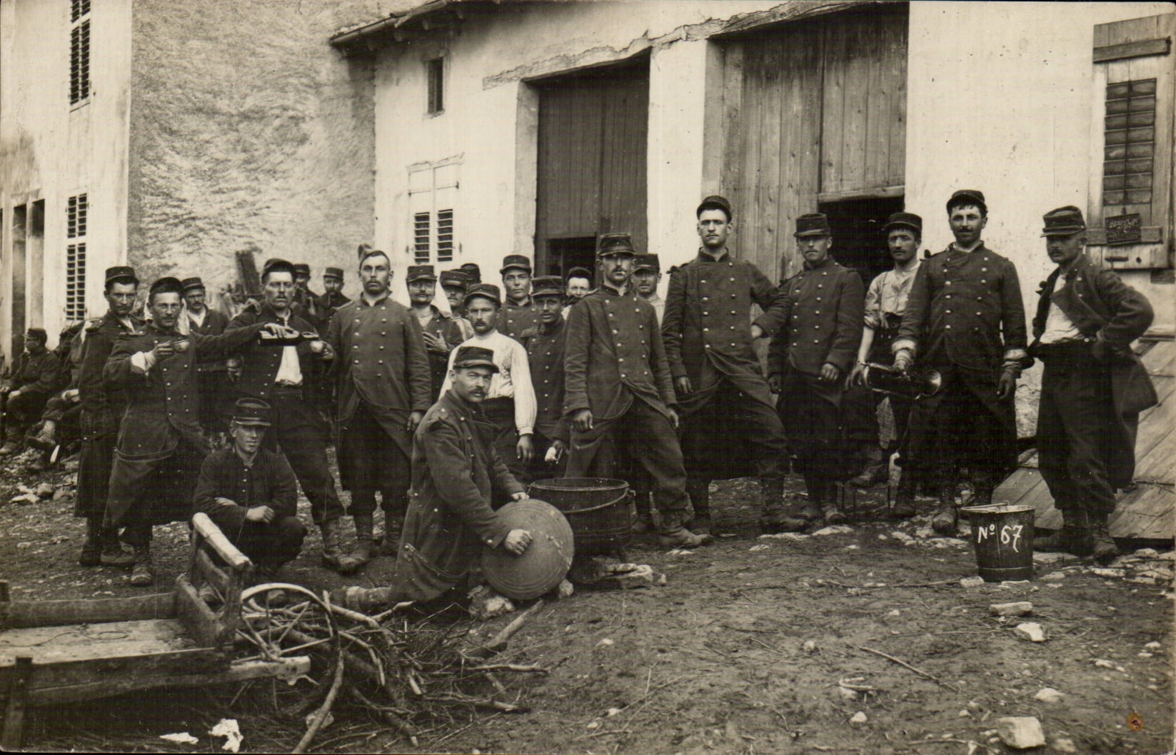 CPA Militaria Real photo Regiment Soldiers