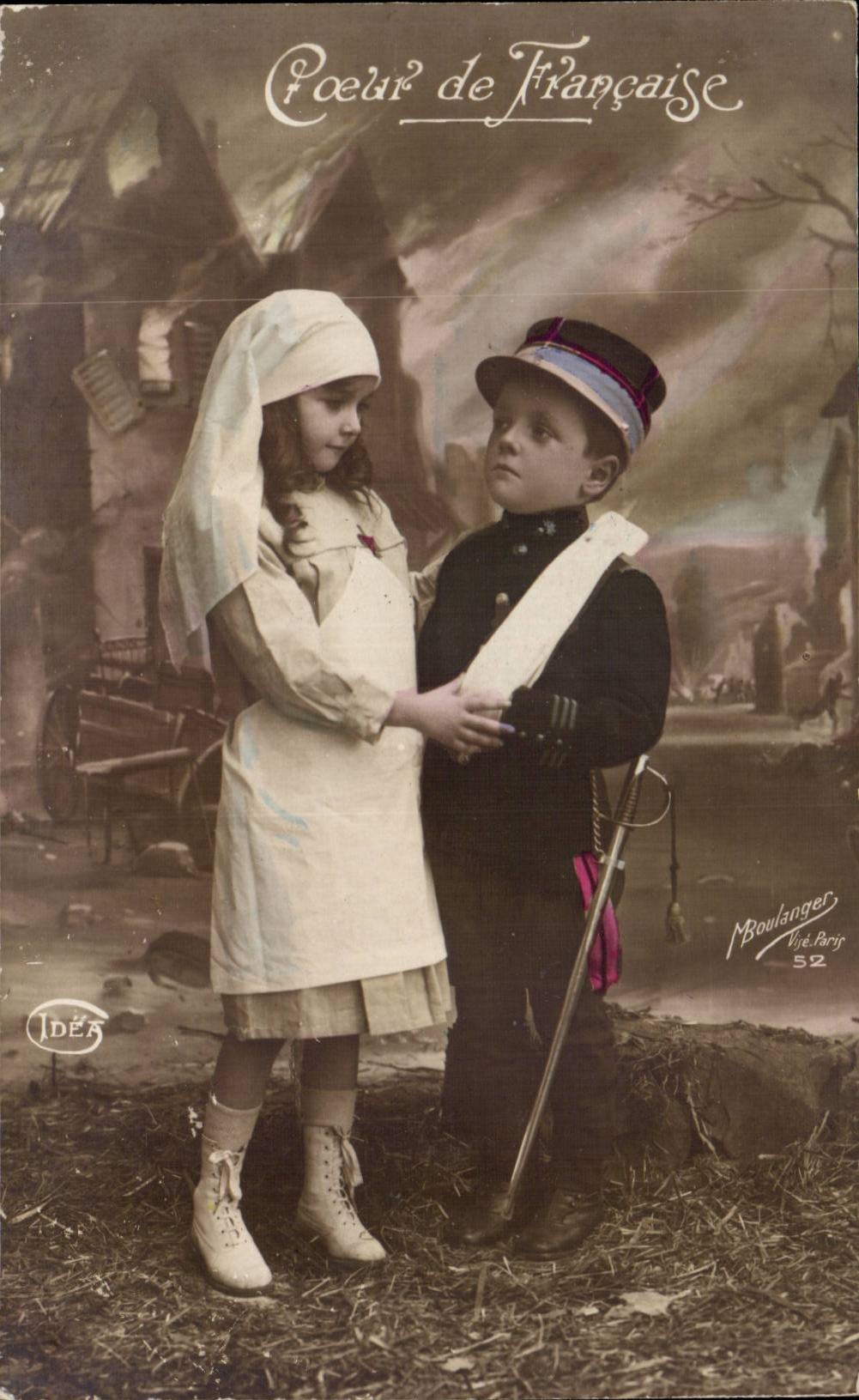 CPA Militaria Heart of Frenchwoman (children nurse)