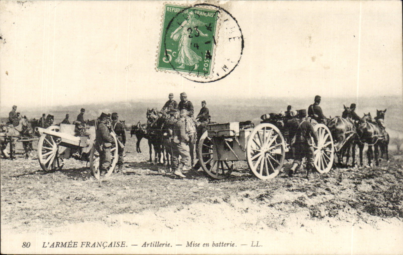 CPA Militaria Artillery Put out of battery the French Army (guns)