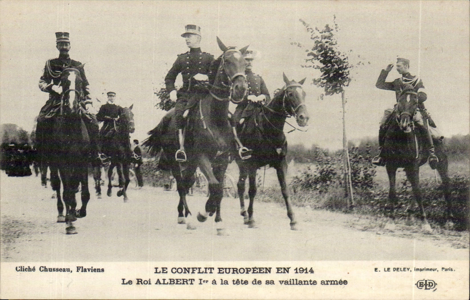 CPA Militaria king Albert with the head of his valiant army