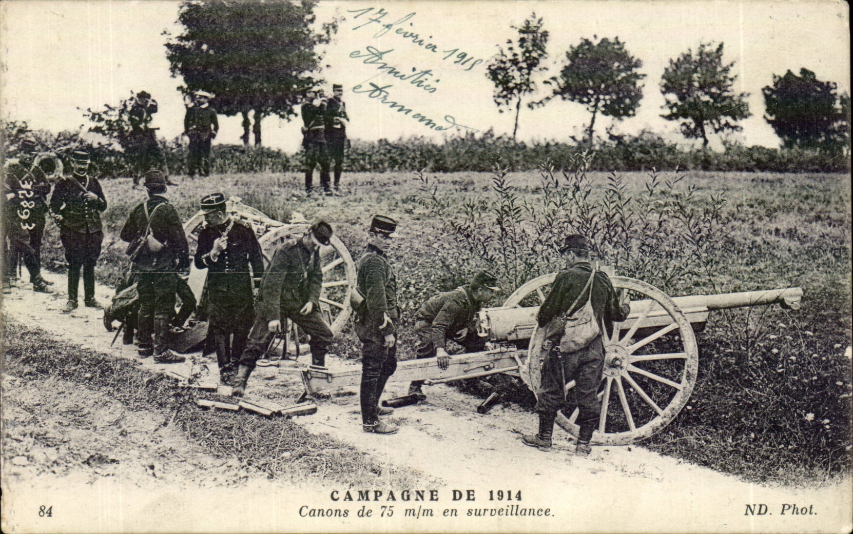 CPA Militaria the French artillery Guns of 75 in monitoring