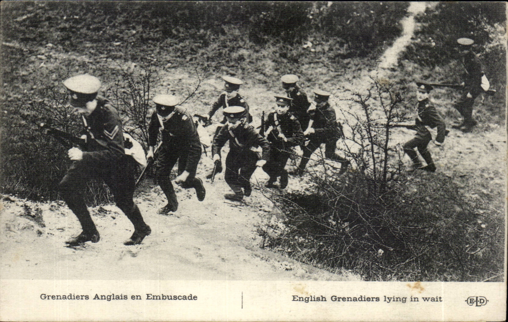 CPA Militaria English Pomegranates in ambush