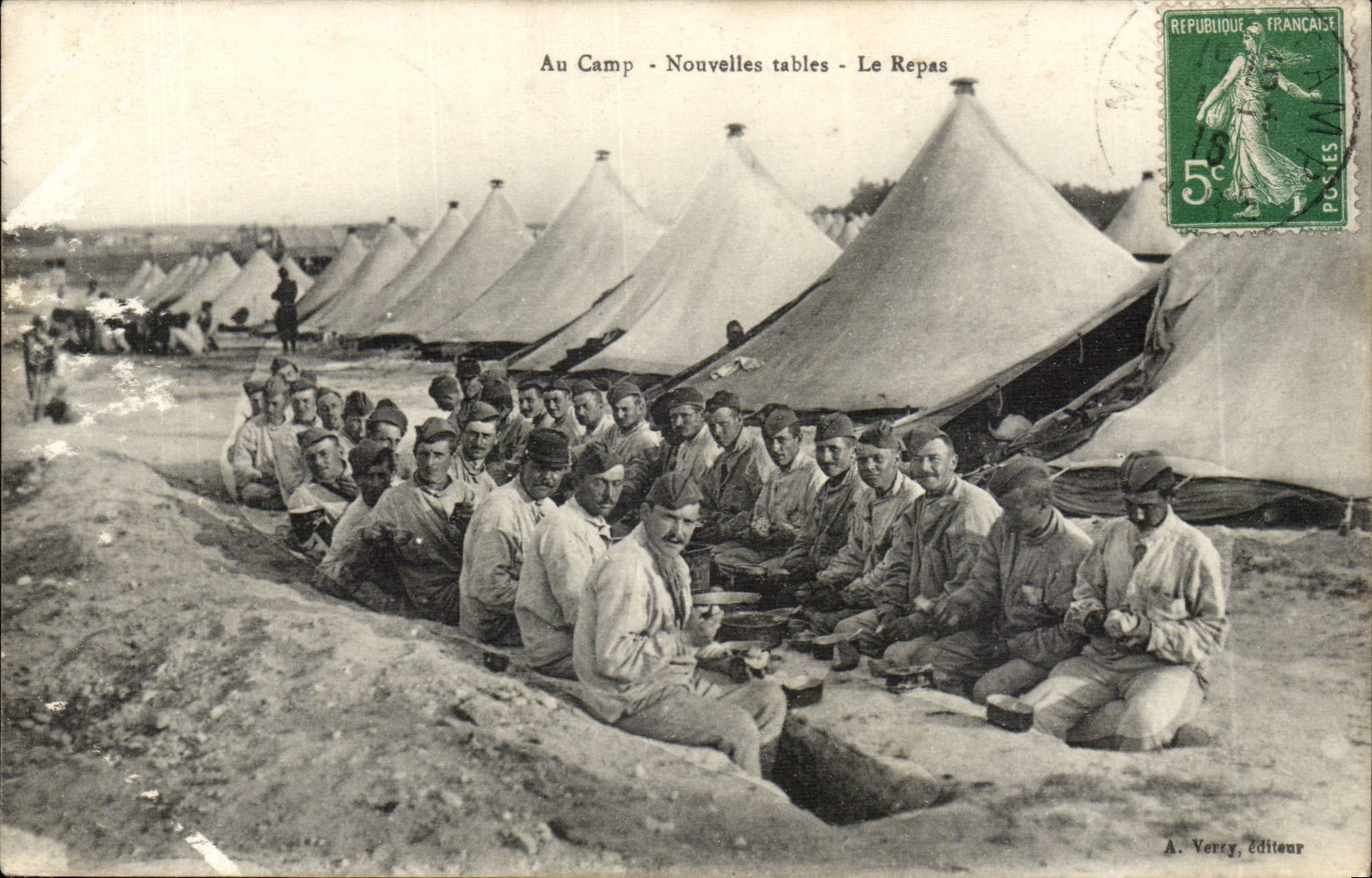 CPA Militaria With the camp News tables the meal