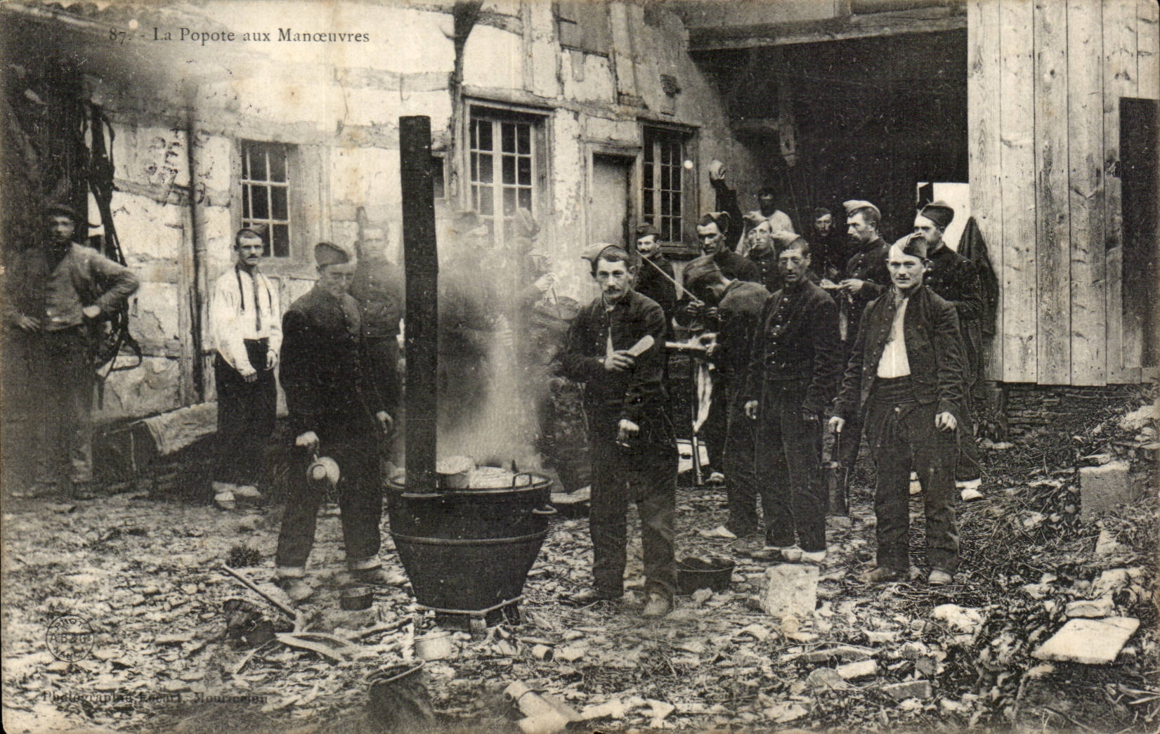 CPA Militaria cooking with the operations