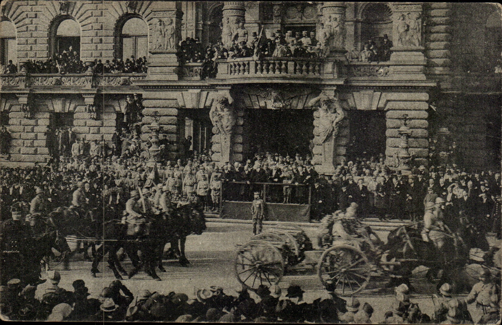 Strasbourg - Strassburg - General Gourod reviewing - French troops 1918 CPA