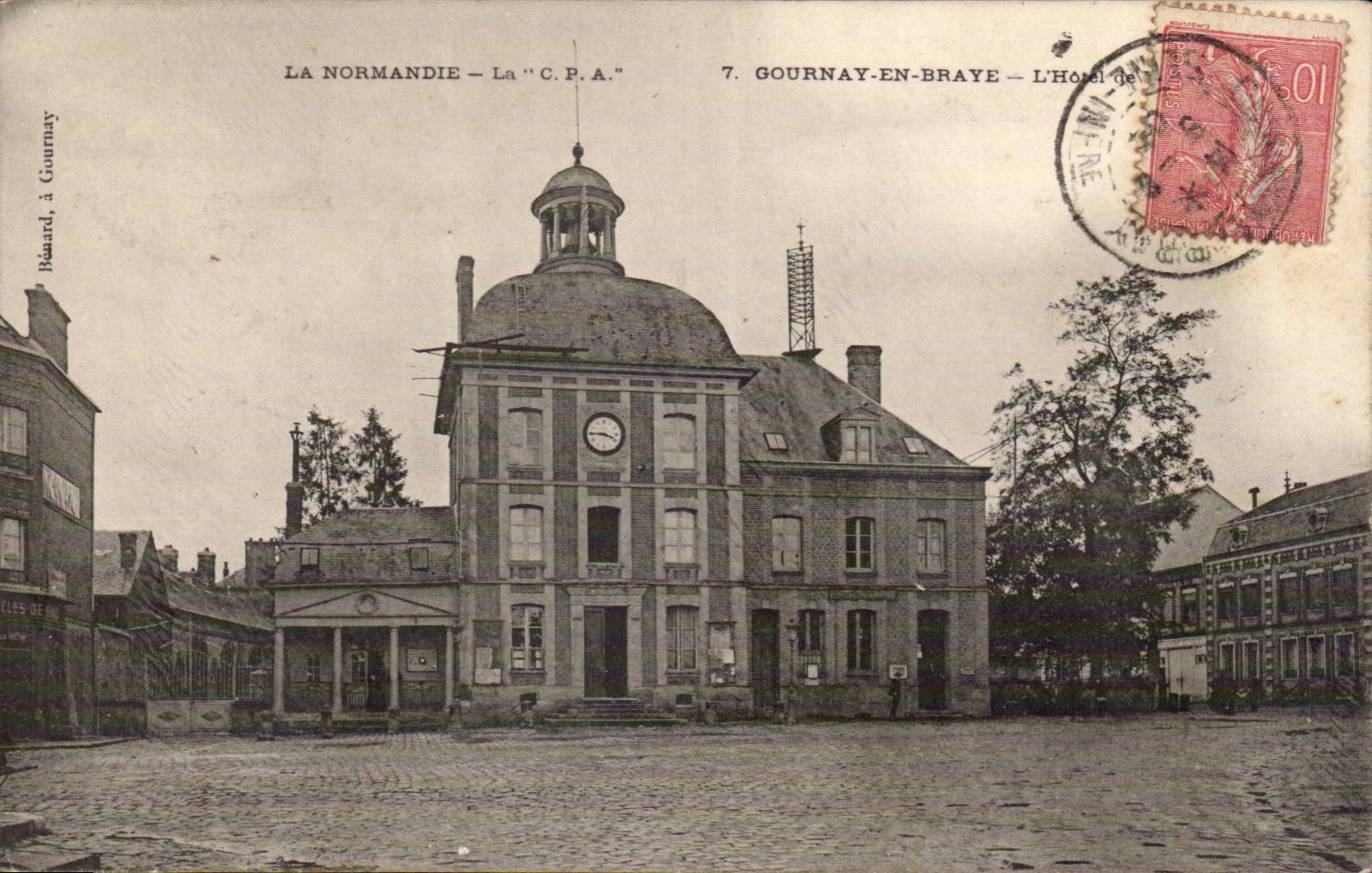 Gournay en Bray - L' Hotel de Ville CPA 
