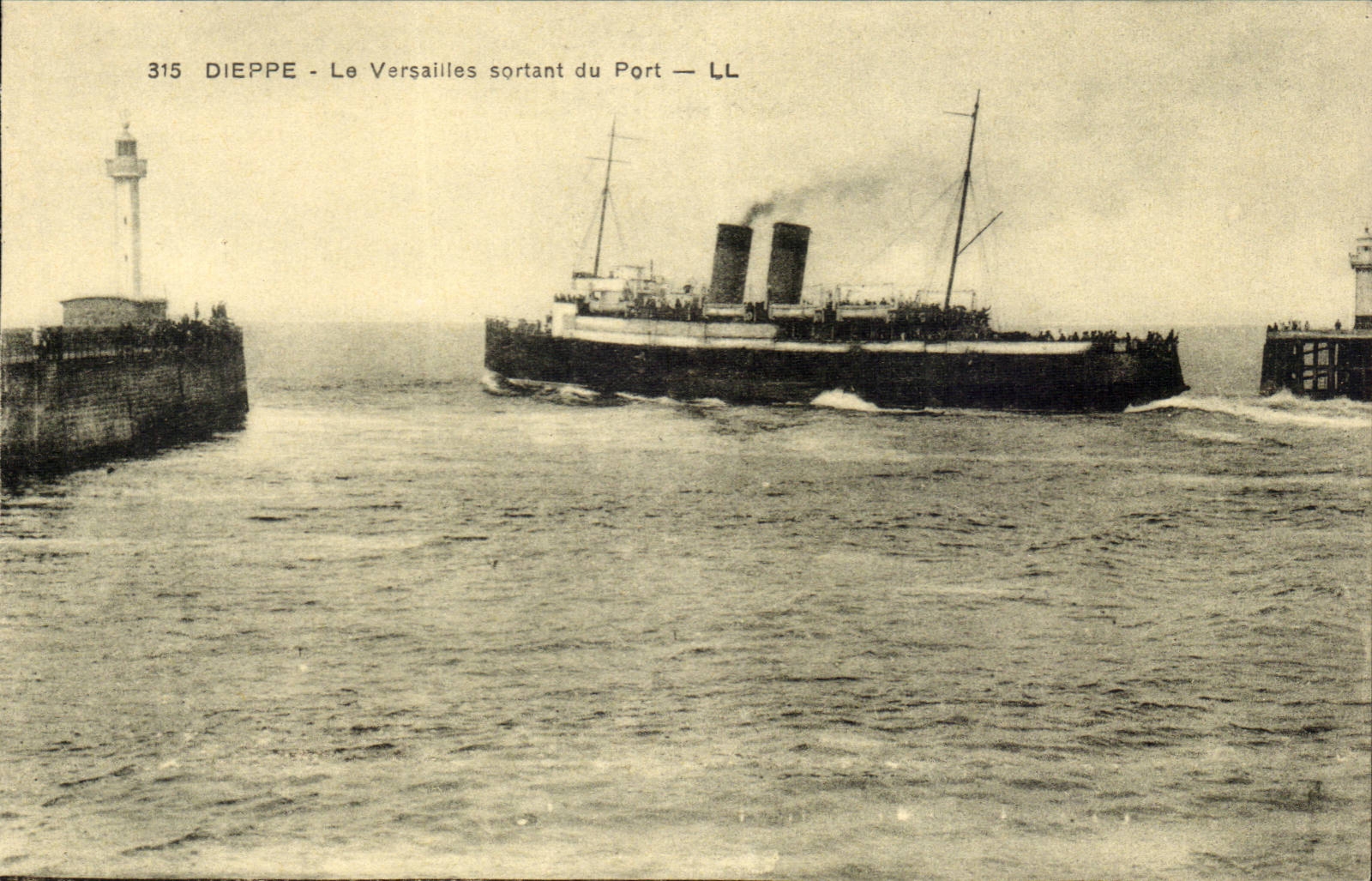 Dieppe - outgoing Versailles of the Port - steamer - steamer CPA