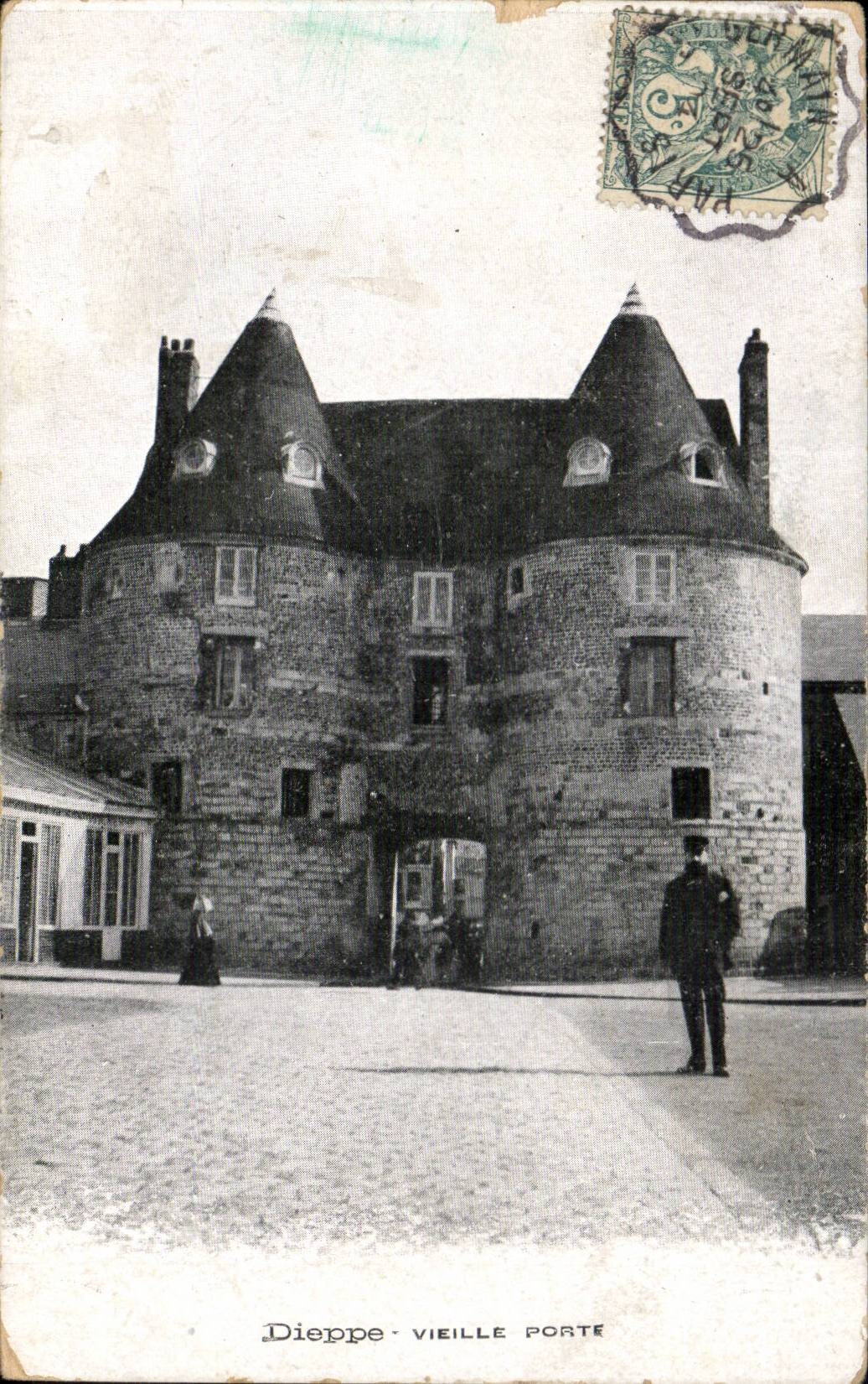 Dieppe - Old woman Gate - CPA