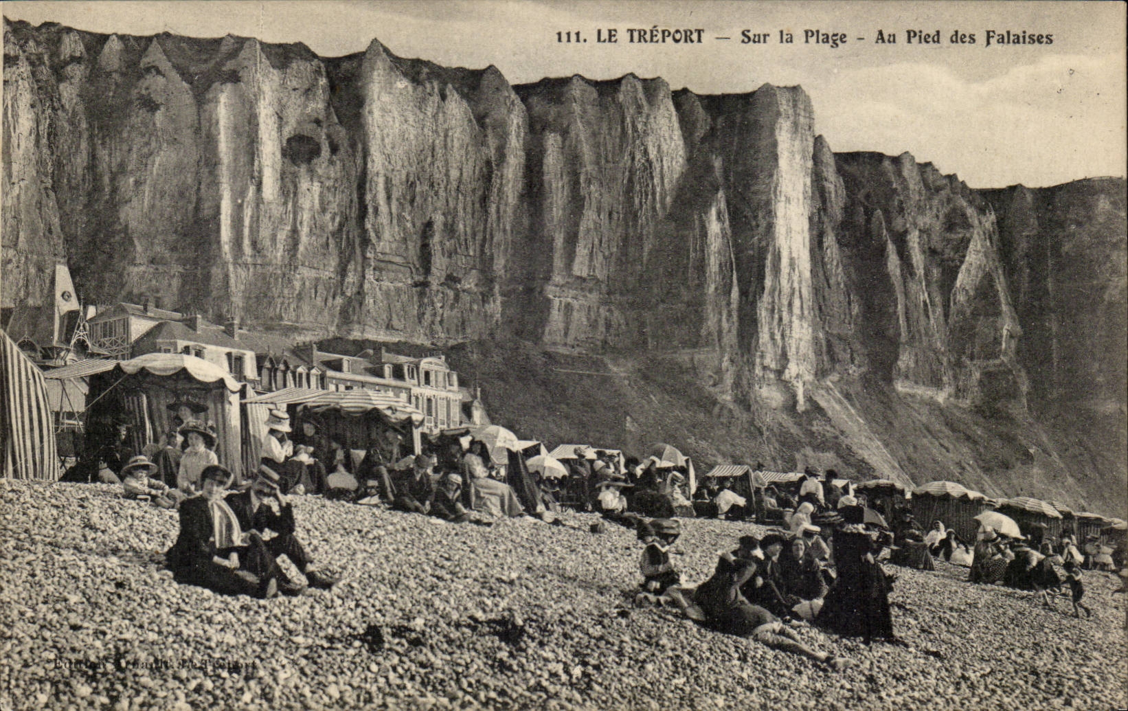 Treport - auf dem Strand - mit dem Fuss Klippen - CPA