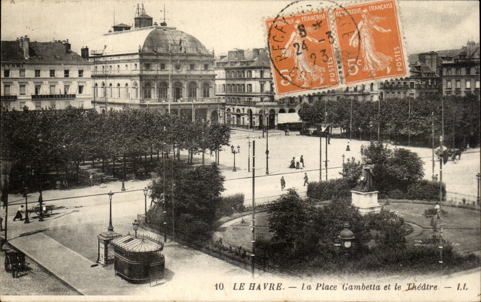 Le Havre - der Gambetta Platz und das Theater - CPA