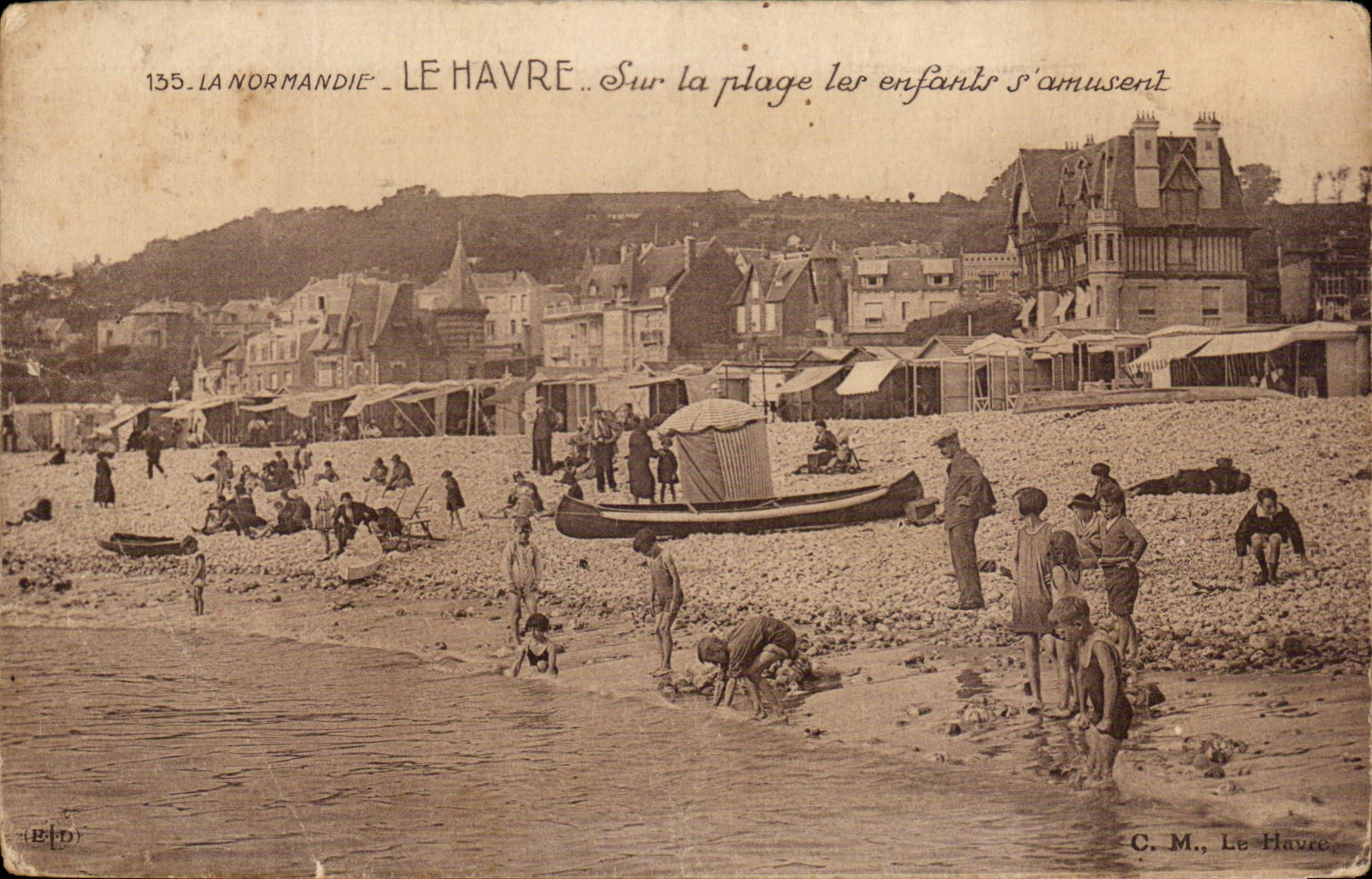 Le Havre - auf dem Strand haben die Kinder Spass - CPA