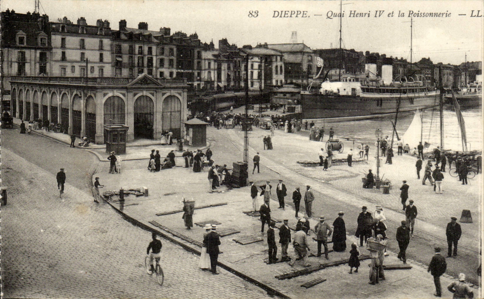 Dieppe - Quay Henri IV and the Fish shop - CPA