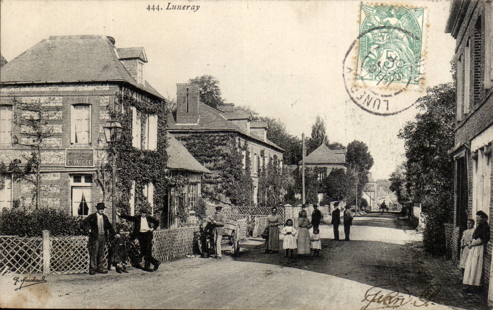 Luneray - Old women Houses CPA