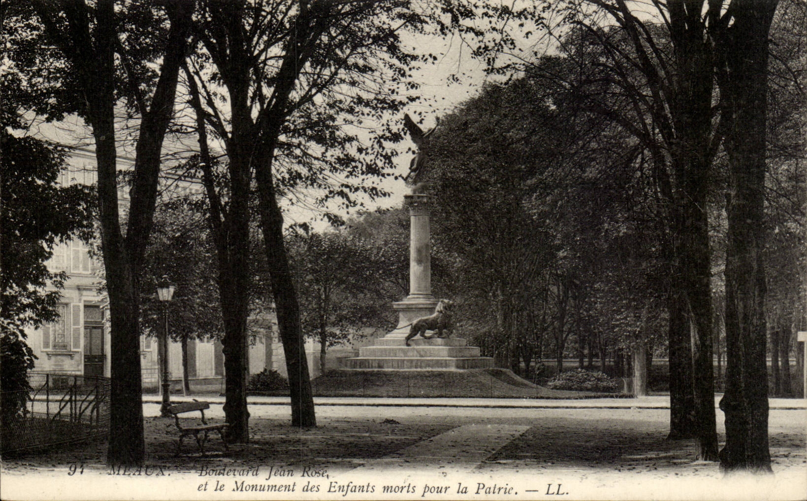 Meaux - Boulevard Jean Pink and the Monument of the Dead children for Fatherland CPA Lion