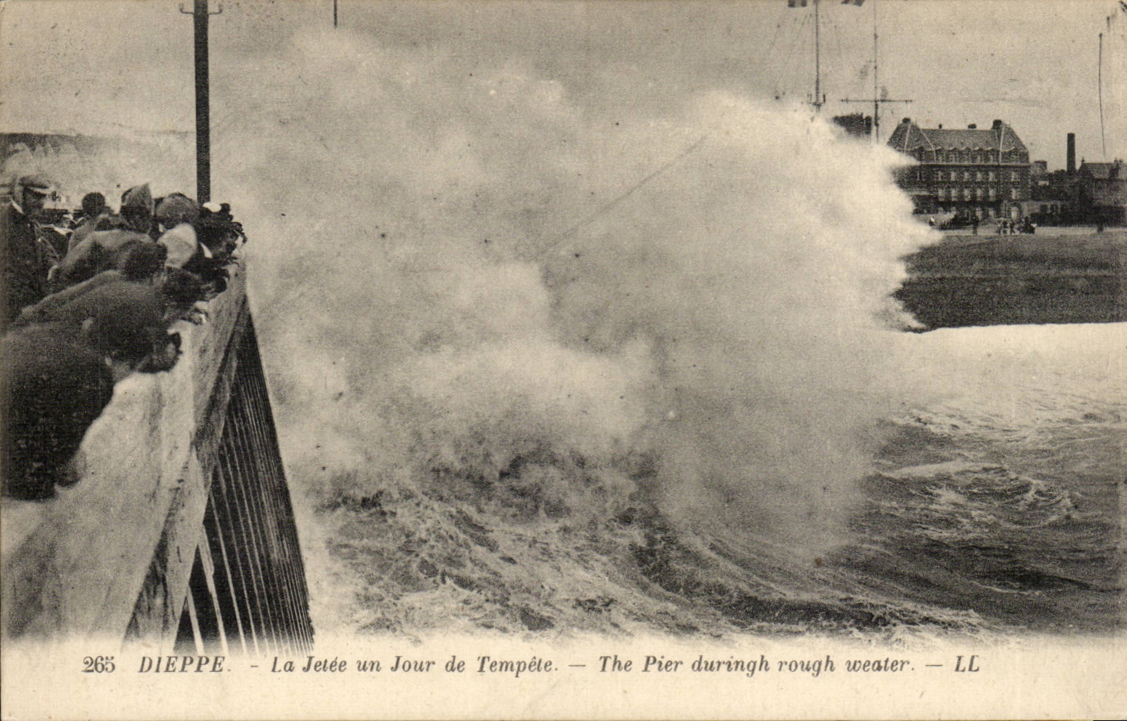 Dieppe - der Pier ein Tag des Sturms - CPA