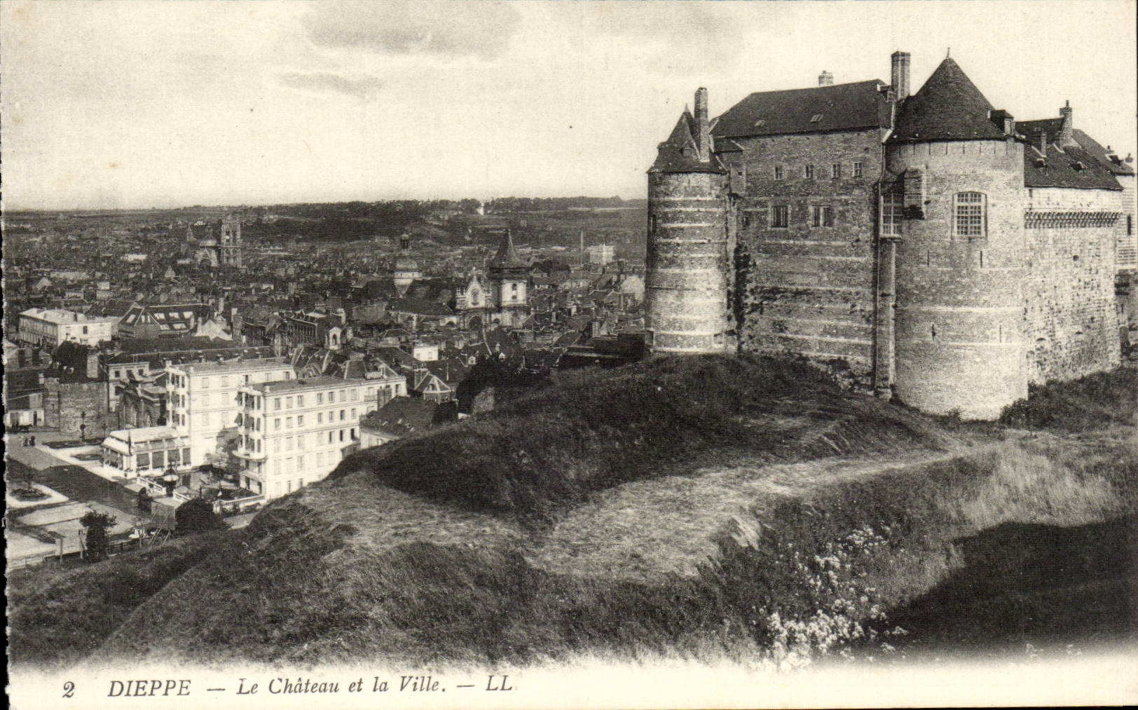 Dieppe - das Schloss und die Stadt - CPA