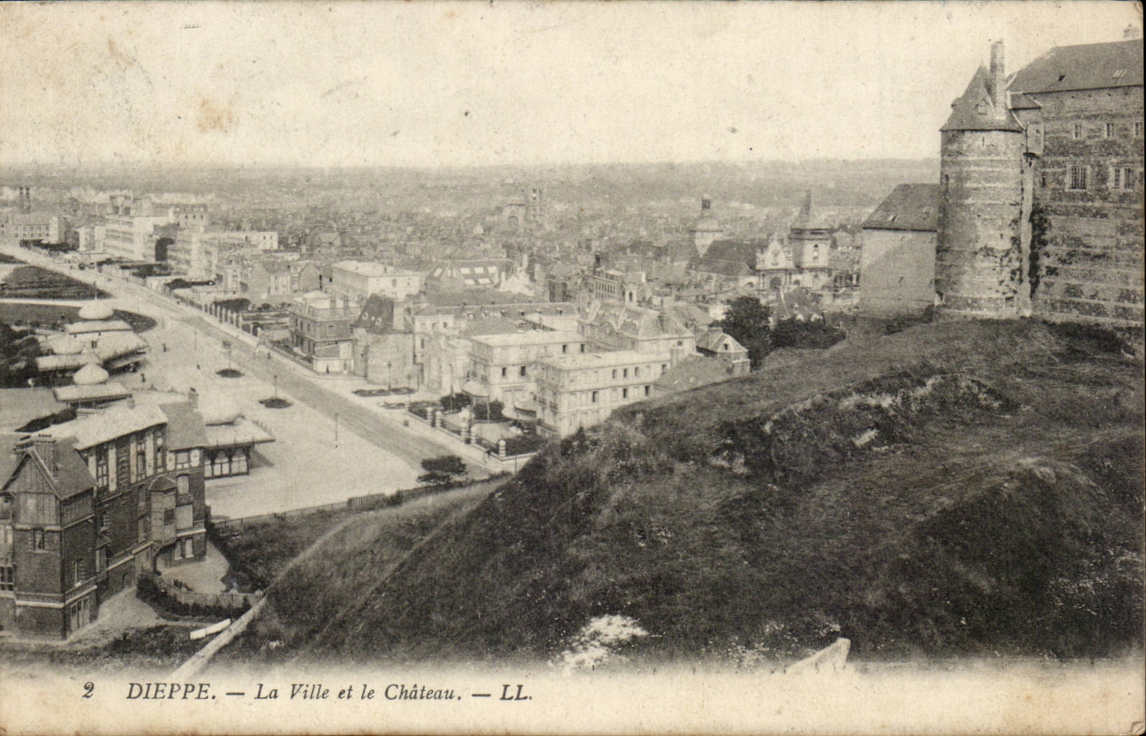 Dieppe - das Schloss und die Stadt - CPA