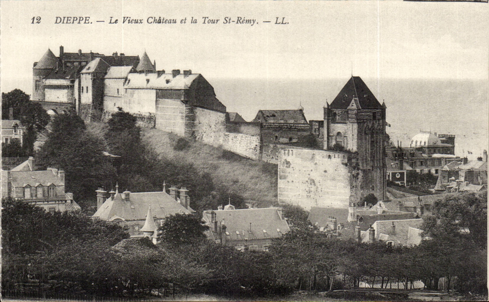 Dieppe - das alte Schloss und die Aufsatz-Str Remy - CPA