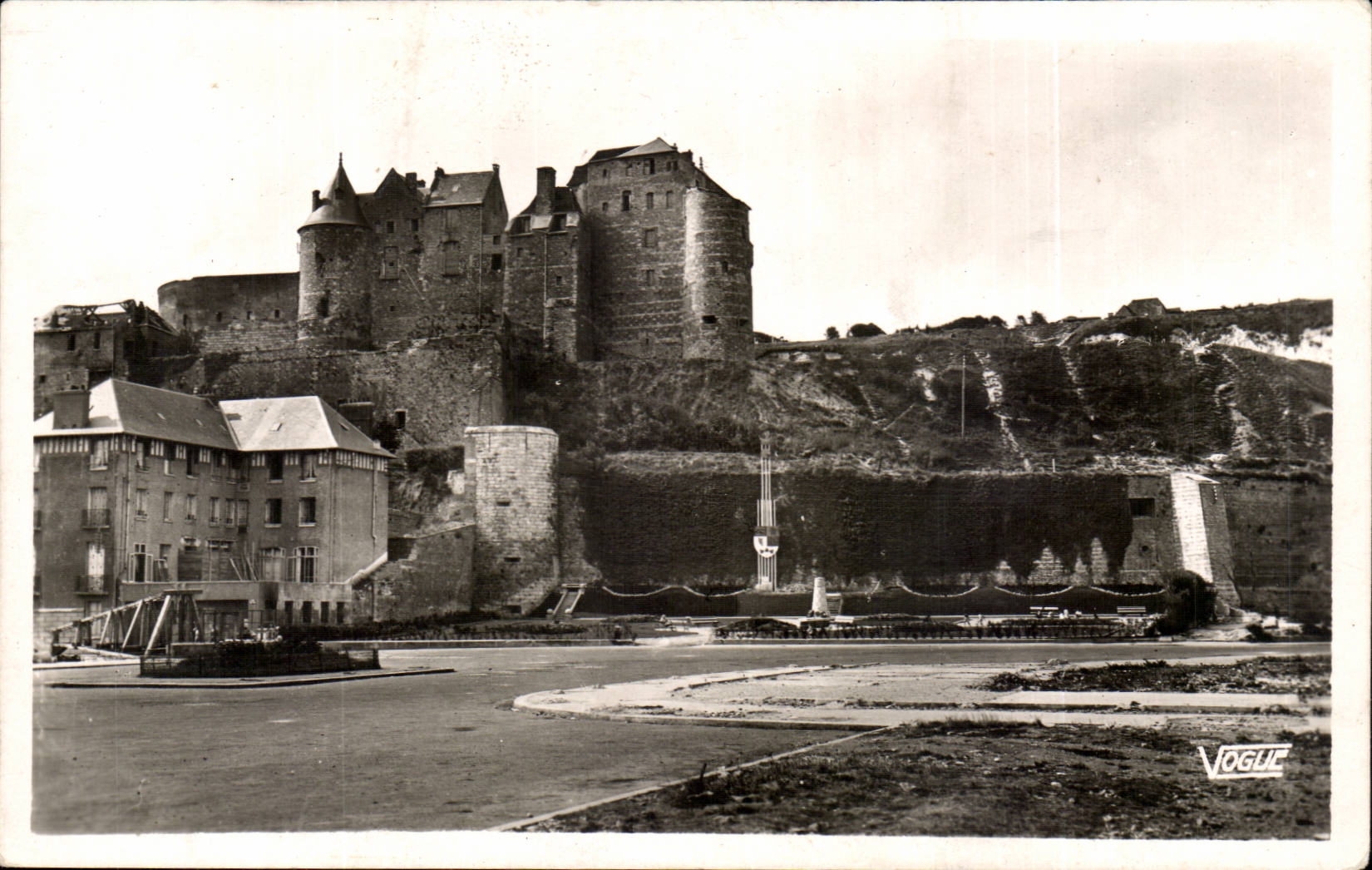 Dieppe - the Old Castle and the Public garden of Canada CPA