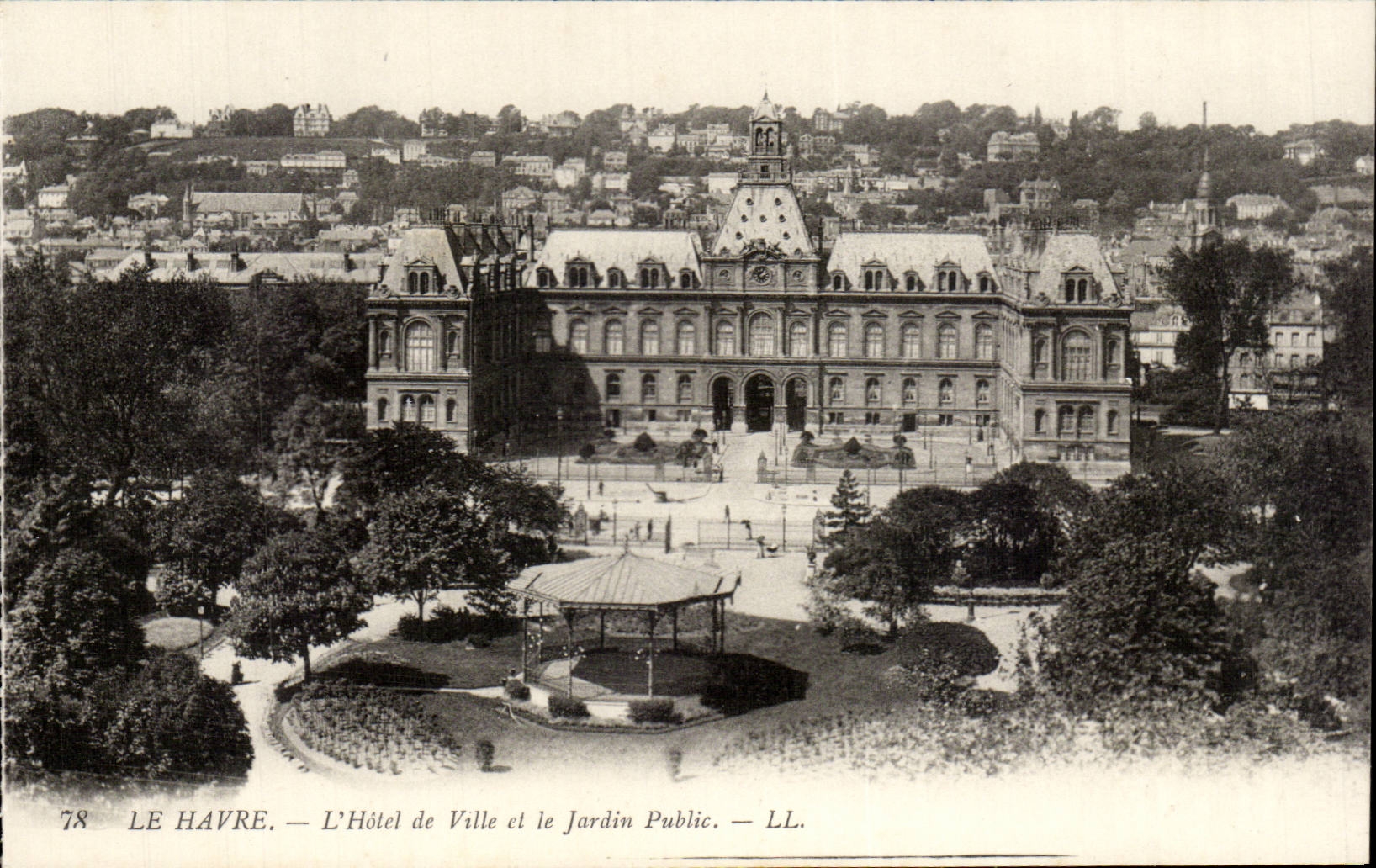 Le Havre - the Town hall and the Public garden - CPA