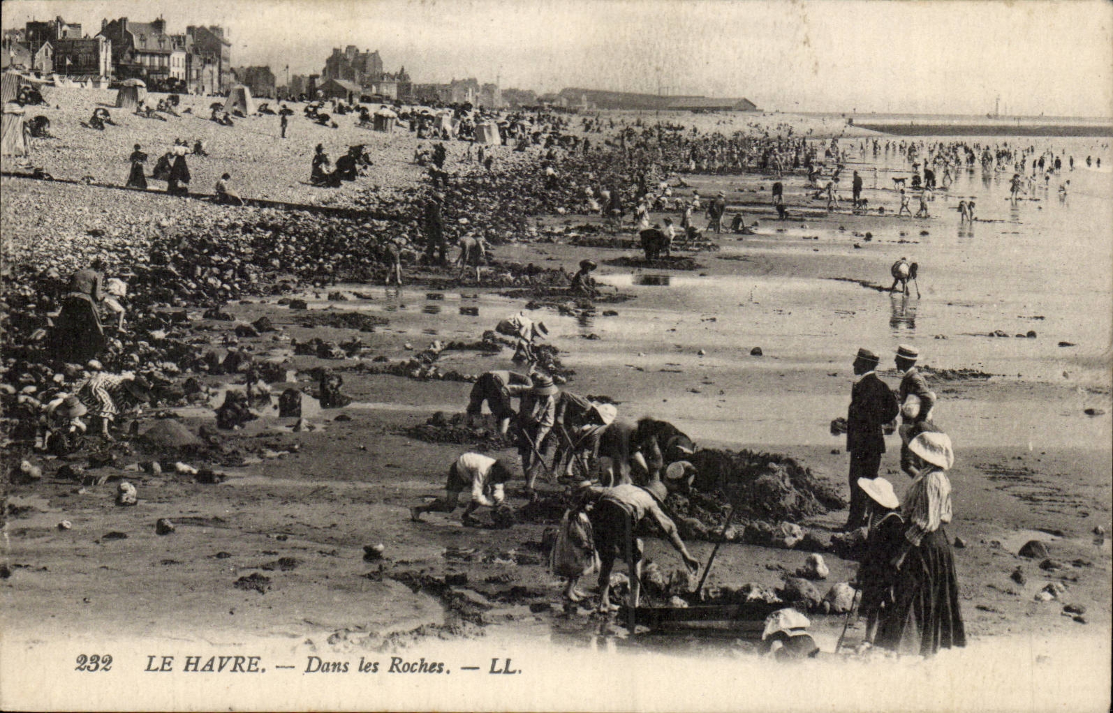 Le Havre - in den Felsen - CPA