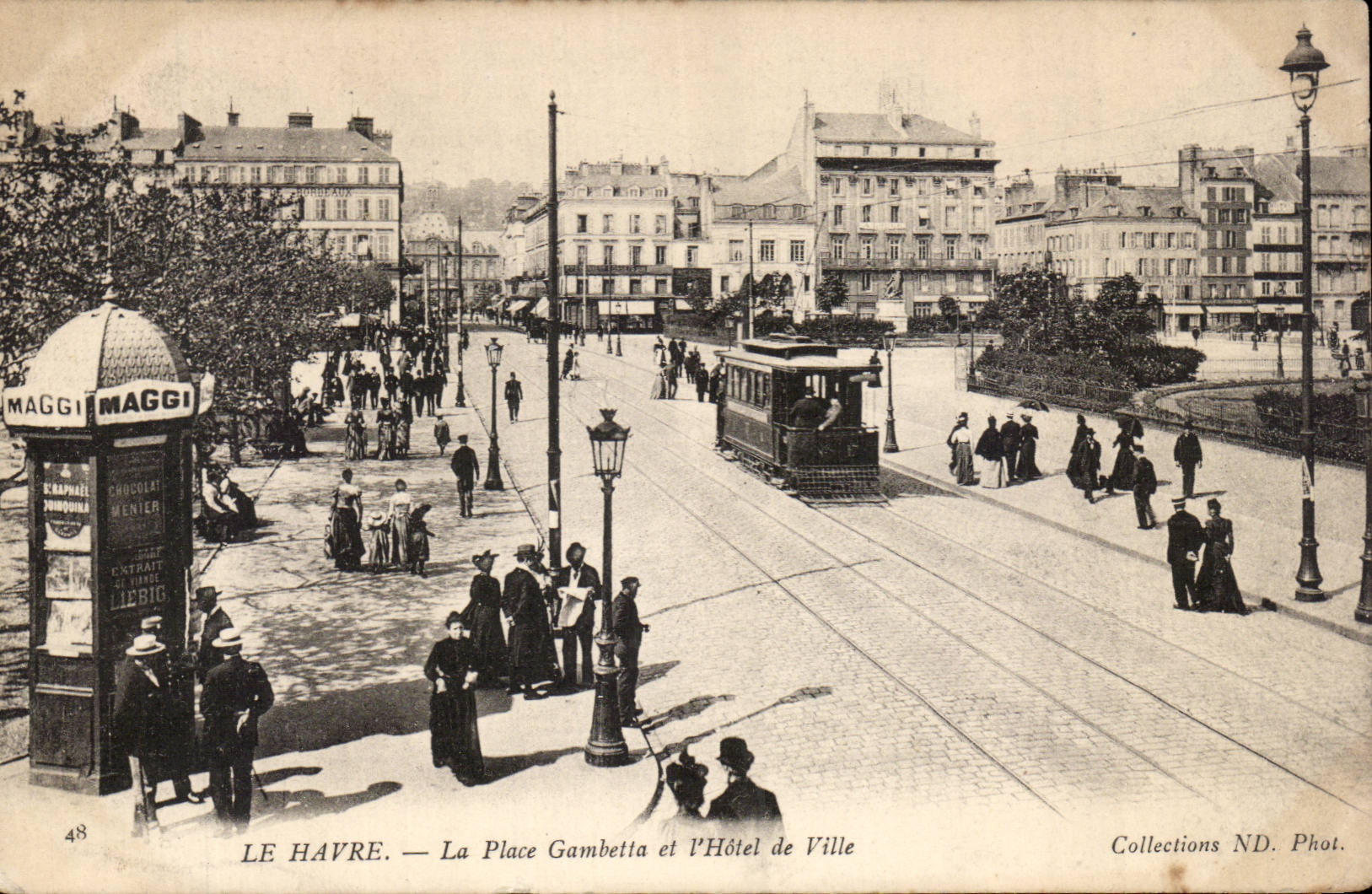 Le Havre - der Gambetta Platz - und das Rathaus CPA