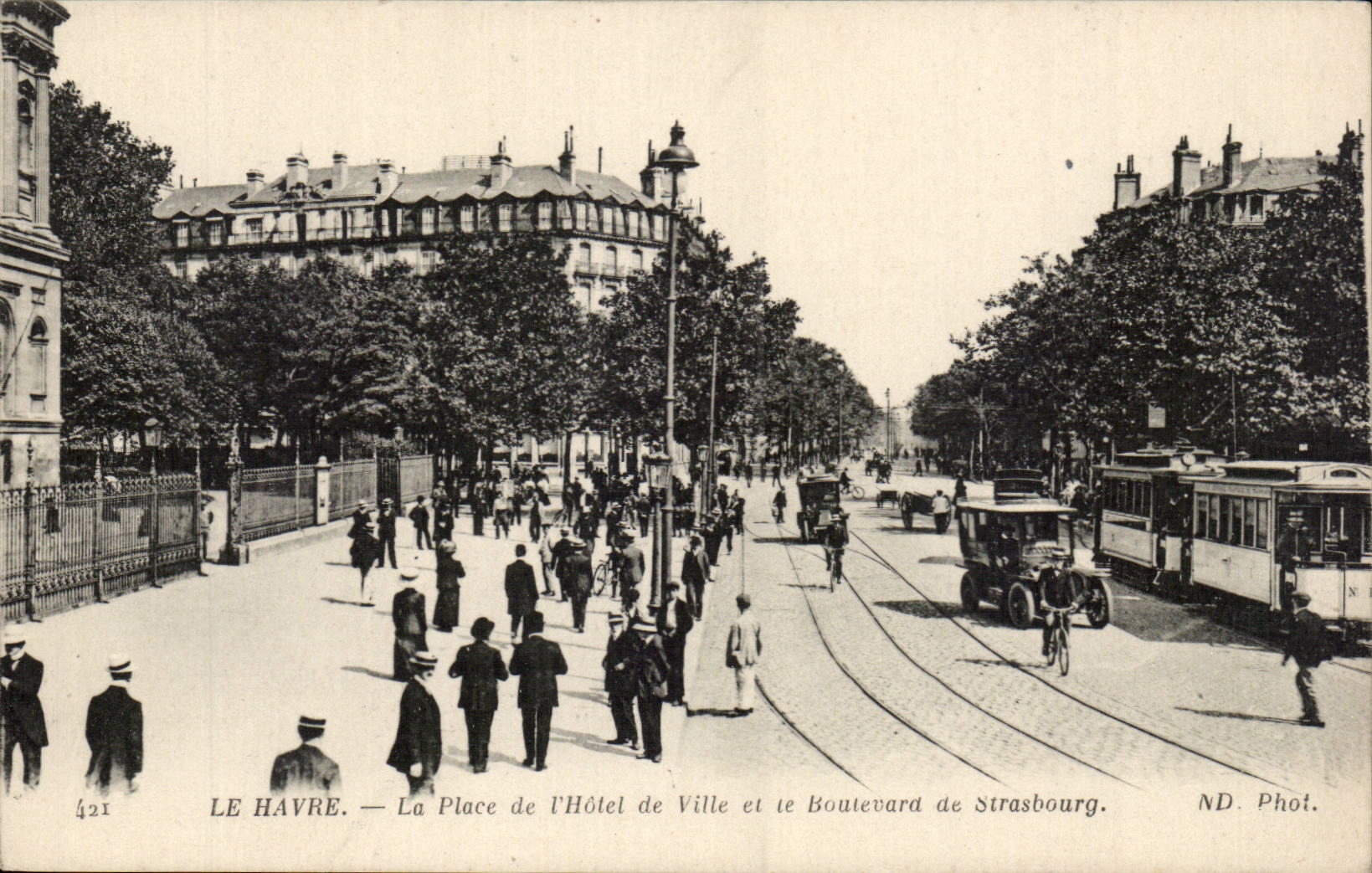 Le Havre - der Ort des Rathauses und die Prachtstrasse von Strassburg CPA