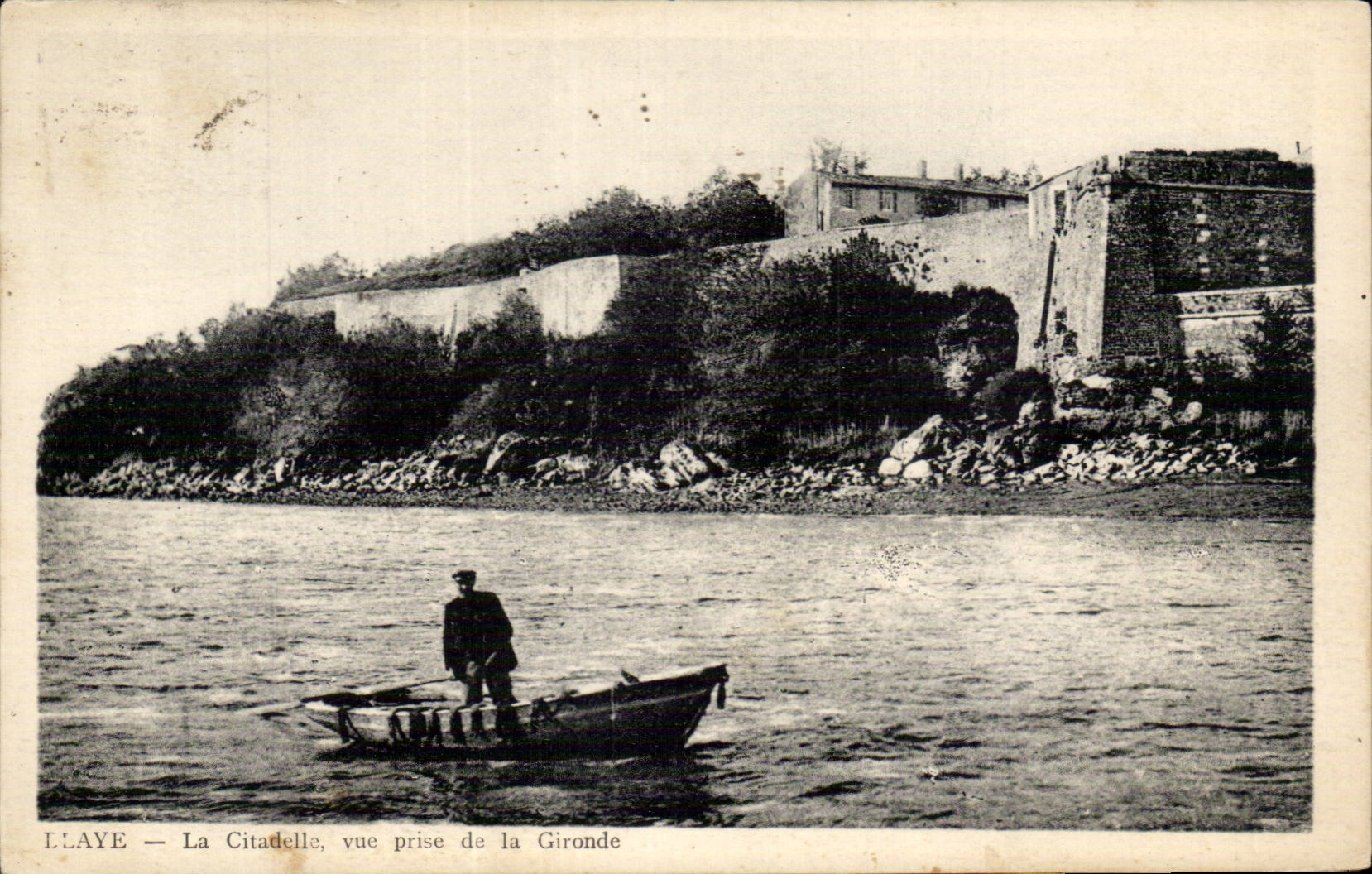 Blaye CPA the citadel Seen from of the Gironde