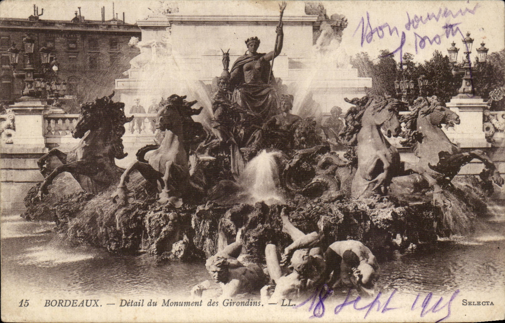 Bordeaux CPA Detail of the monument of the Of Gironde ones