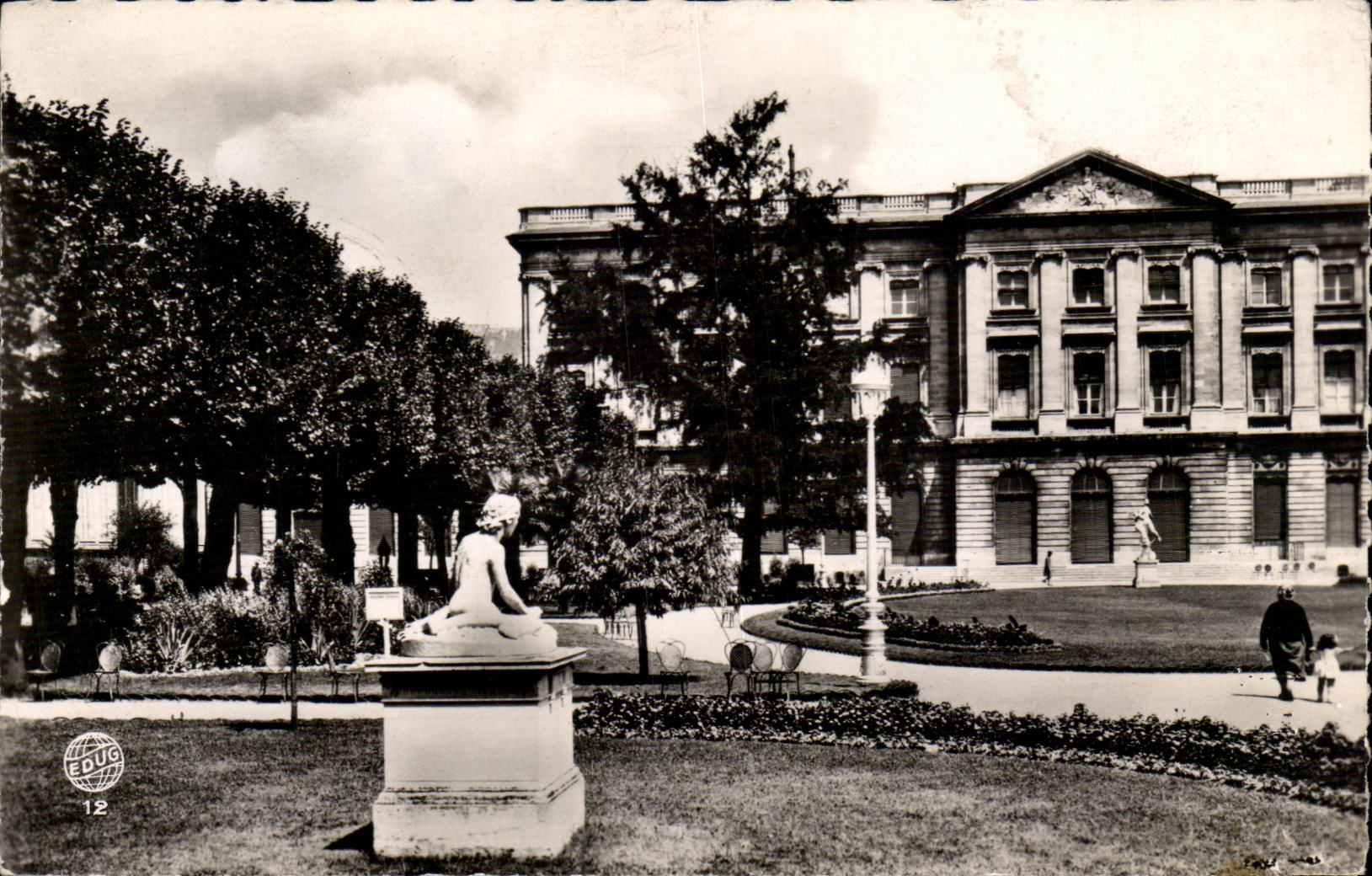 CPSM Bordeaux the garden of the town hall