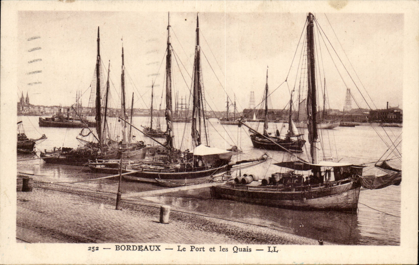 Bordeaux CPA the port and quays